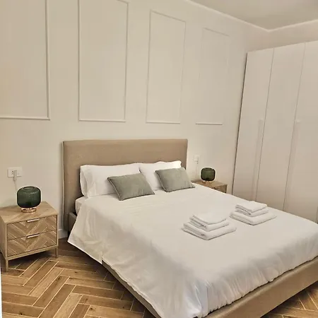 Elegant With Balcony Near The Center Apartment