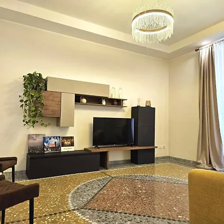 Elegant With Balcony Near The Center Apartment *