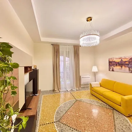 Elegant With Balcony Near The Center Apartment *